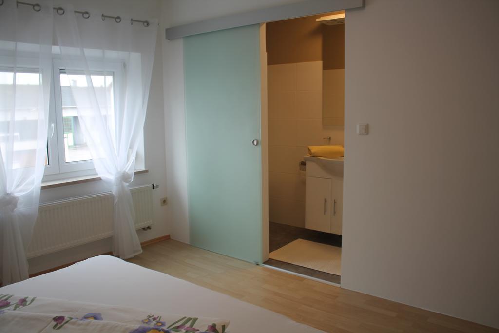 Appartements-Steinkirchner Щраубинг Стая снимка